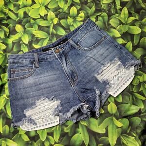 Harper style 77809 Distressed Embroidered Boho Denim Shorts size 27